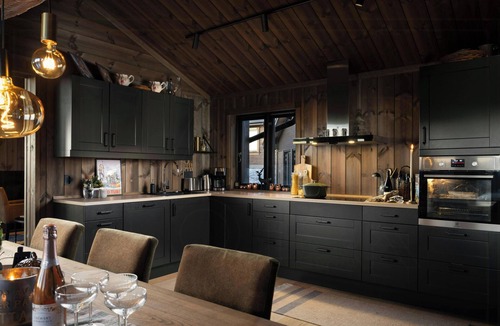 Vikberget House | Cabin at Turufjell with jacuzzi and billiards room