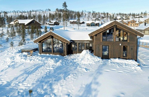 Vikberget House | Cabin at Turufjell with jacuzzi and billiards room