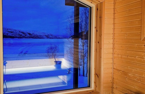 South Varanger House | Cabin by Langfjorden with sauna and midnight sun
