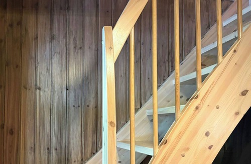 Valle House | Cabin by Løfjell with ski tracks from the door