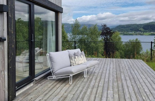 Hjelmeland House | Cabin by the fjord with rooftop terrace on Randøy