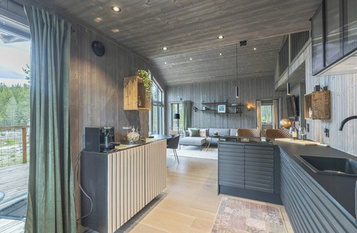 Kroderen House | Cabin by the river with private terrace