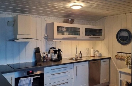 Torjulvagen House | Cabin by the sea with activities in Stangvika