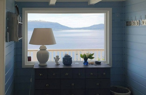 Torjulvagen House | Cabin by the sea with activities in Stangvika