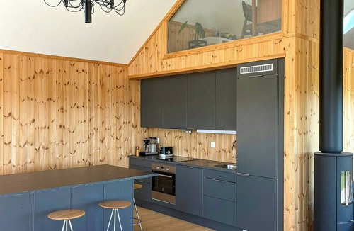 Hovag House | Cabin by the waterway with sauna and jetty