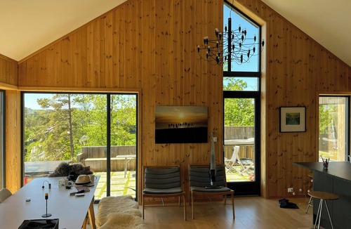 Hovag House | Cabin by the waterway with sauna and jetty