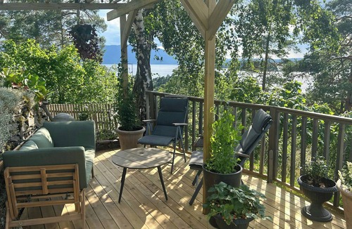 Hole House | Cabin by Tyrifjorden with hot tub and kayaks