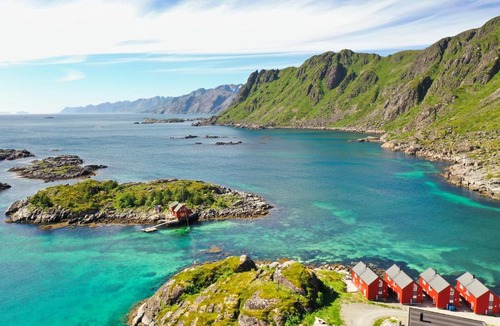 Ballstad House | Cabin in Lofoten with spectacular view