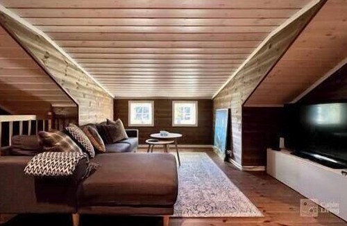 Fla Municipality House | Cabin in magnificent landscape and hot tub inside