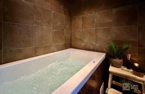 Fla Municipality House | Cabin in magnificent landscape and hot tub inside