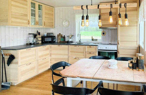Meloy House | Cabin near Svartisen with midnight sun