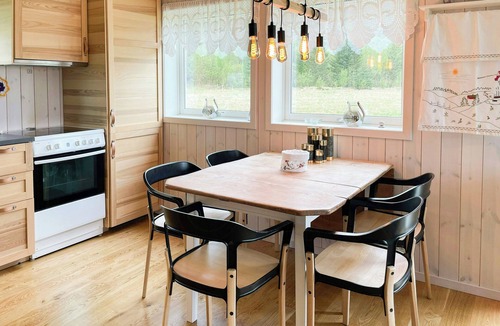 Meloy House | Cabin near Svartisen with midnight sun