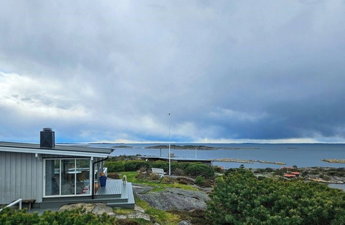 Gressvik House | Cabin on rocks with private jetty on Onsøy