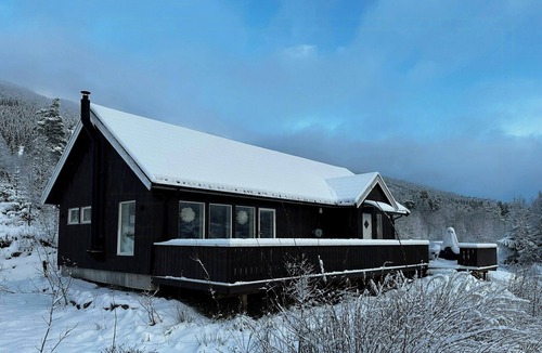 Eid House | Cabin surrounded by Norwegian nature in Nordfjord