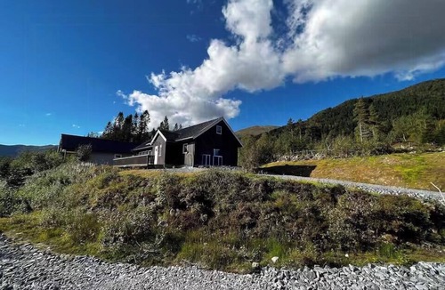 Eid House | Cabin surrounded by Norwegian nature in Nordfjord