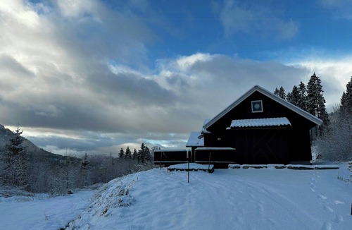 Eid House | Cabin surrounded by Norwegian nature in Nordfjord