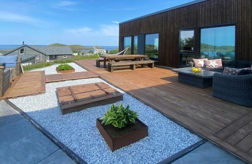Uthaug House | Cabin with direct access to the sea at Krakvag