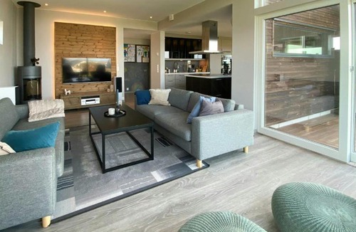 Uthaug House | Cabin with direct access to the sea at Krakvag