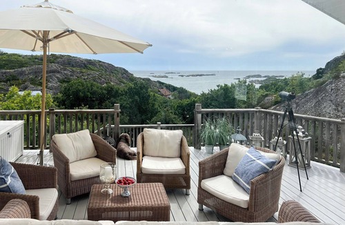 Nevlunghavn House | Cabin with fjord view and pool