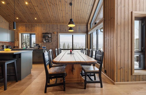 Skeikampen House | Cabin with forest edge views