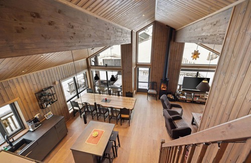 Skeikampen House | Cabin with forest edge views