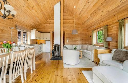 Kvinesdal House | Cabin With Jacuzzi And Stream In Krågeland