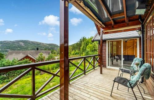 Kvinesdal House | Cabin With Jacuzzi And Stream In Krågeland