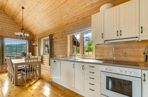 Kvinesdal House | Cabin With Jacuzzi And Stream In Krågeland