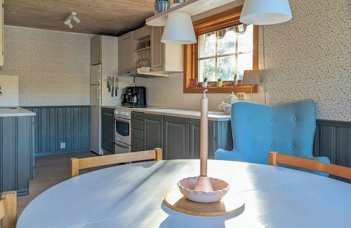 Trehorningsjo House | Cabin with lake views and jacuzzi in northern Sweden