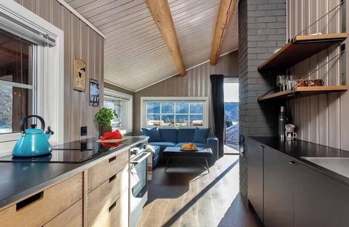 Tjørhom House | Cabin with panoramic views and wood-fired hot tub