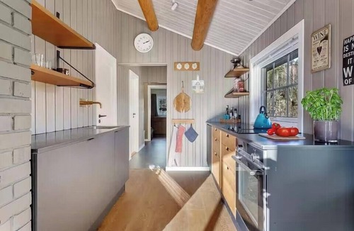 Tjørhom House | Cabin with panoramic views and wood-fired hot tub