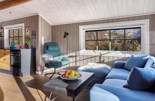Tjørhom House | Cabin with panoramic views and wood-fired hot tub