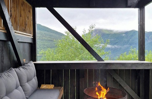 Gildeskal House | Cabin with sauna and fire pit