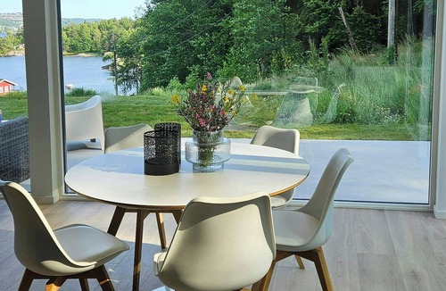 Kristiansand House | Cabin with sea views near Kristiansand