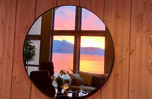 Klakksjorda Ski Chalet | Cabin with sea view