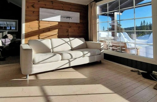 Mælem House | Cabin with ski-in/out and hot tub in Fageråsen