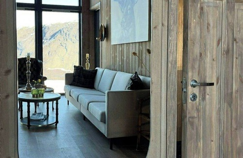 Valle House | Cabin with ski in/out and view of Løefjell
