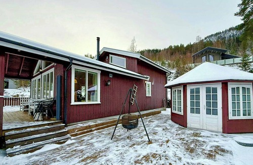 Nissedal House | Cabin with two living rooms by Lake Nisser
