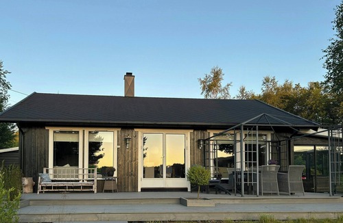 Torjulvagen House | Cabin with views over Straumsundet