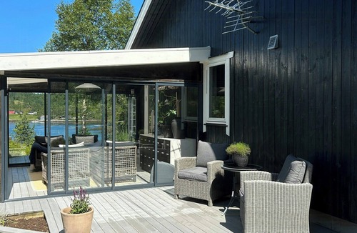 Torjulvagen House | Cabin with views over Straumsundet