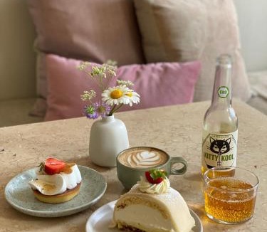 Ronneby House | Café Mandeltårtan B&B VillaFloraViola