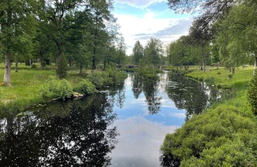Växjö Villa | Calm and private country side property with own waterfront by large river