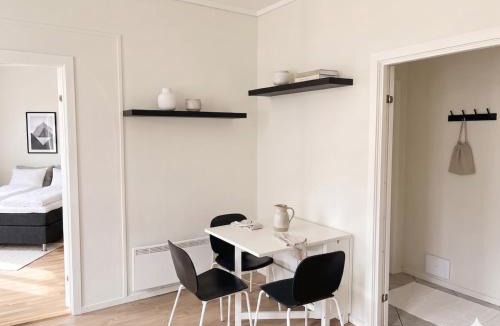 Nygard Apartment | Calming city living in Nygårdshøyden with Mountain view