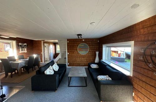 Jukkasjarvi House | Camp Caroli Villa Aurora