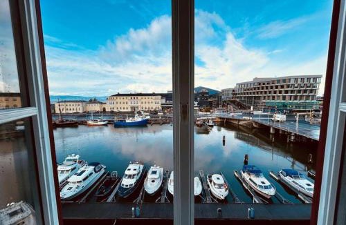 Trondheim City Centre Apartment | Canal View ! Central, 200 m from Train Station !