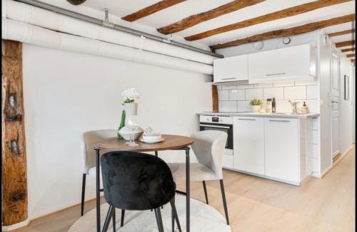 Trondheim City Centre Apartment | Canal View ! Central, 200 m from Train Station !
