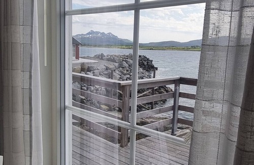 Vestvagøy Cabin | Carpenters Rorbu by the Sea