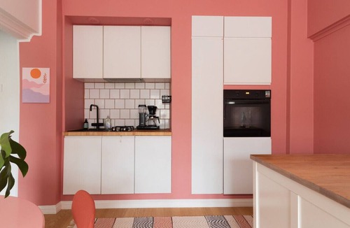 Keskinen District Apartment | Casa Coral - stylish one bedroom apartment with parking and great location