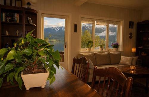 Sandane House | Casa Hauge BB Fjordview Room