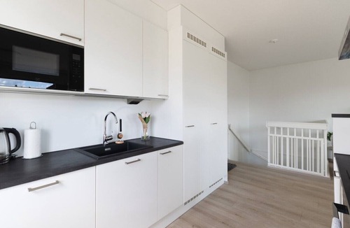 Aviapolis Villa | Casa Painter - 4BR terraced house with sauna near airport